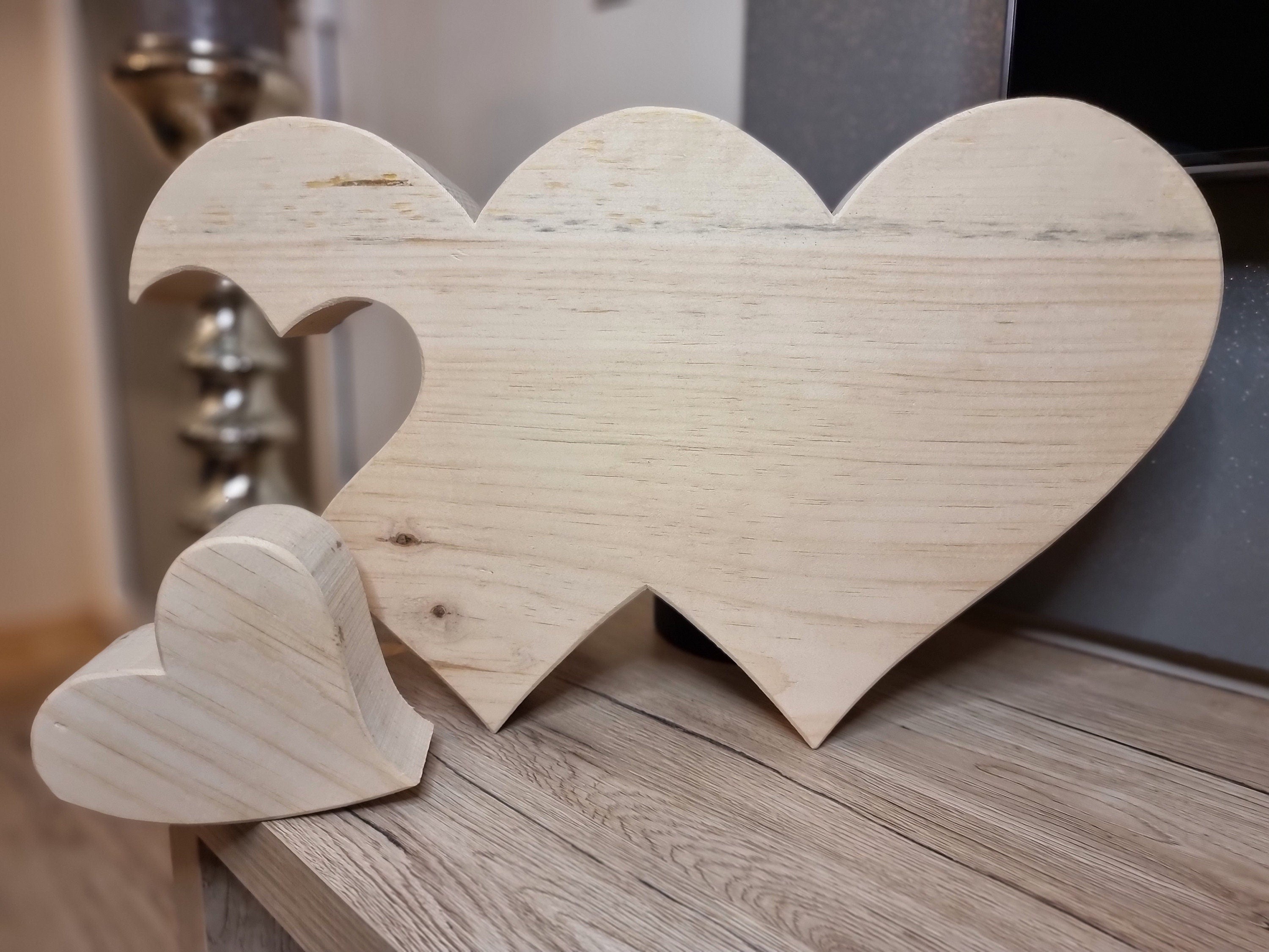 Doppelherz aus Holz mit kleinem zusätzlich integriertem Herzen, Home Decor