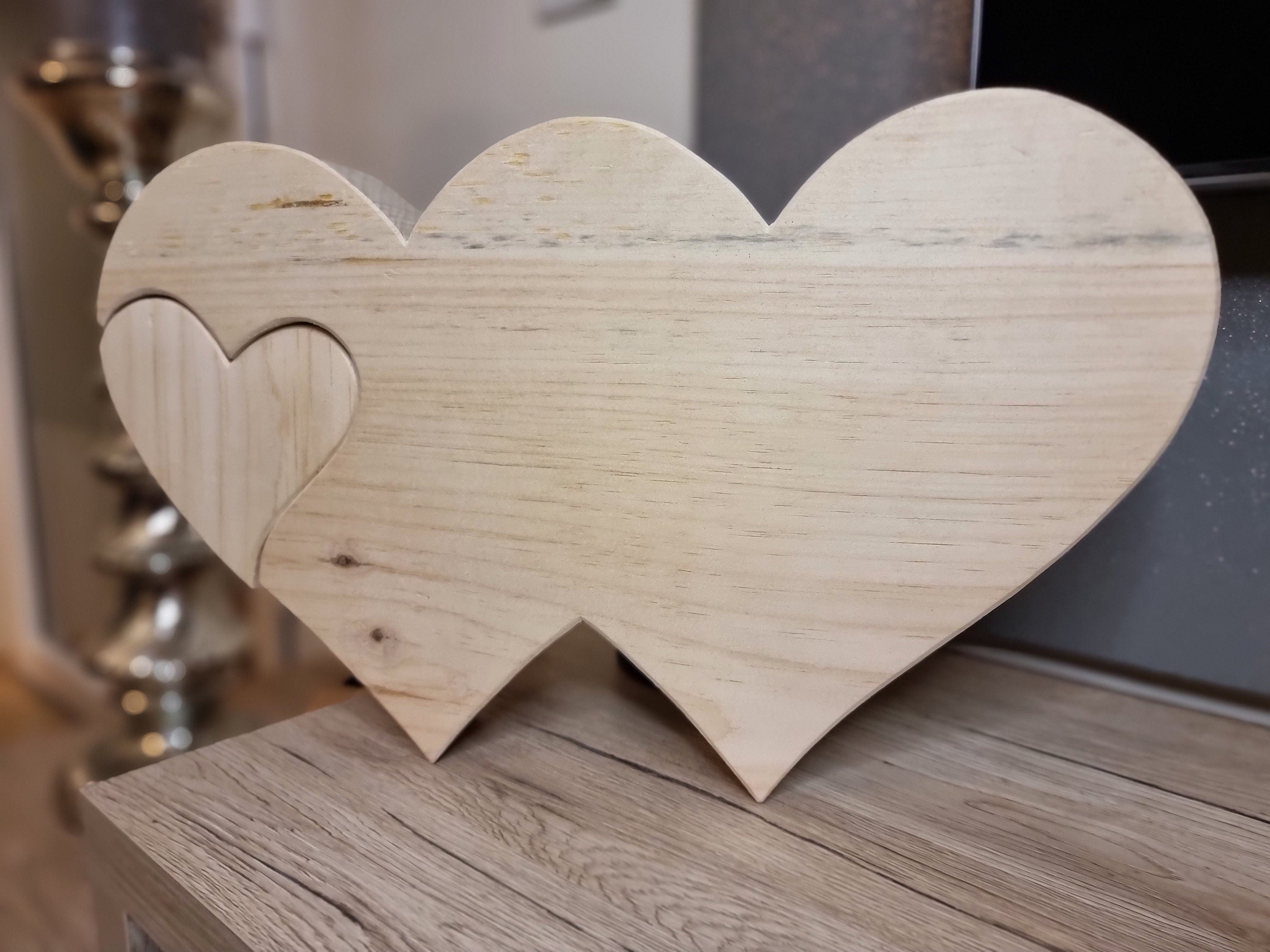Doppelherz aus Holz mit kleinem zusätzlich integriertem Herzen, Home Decor