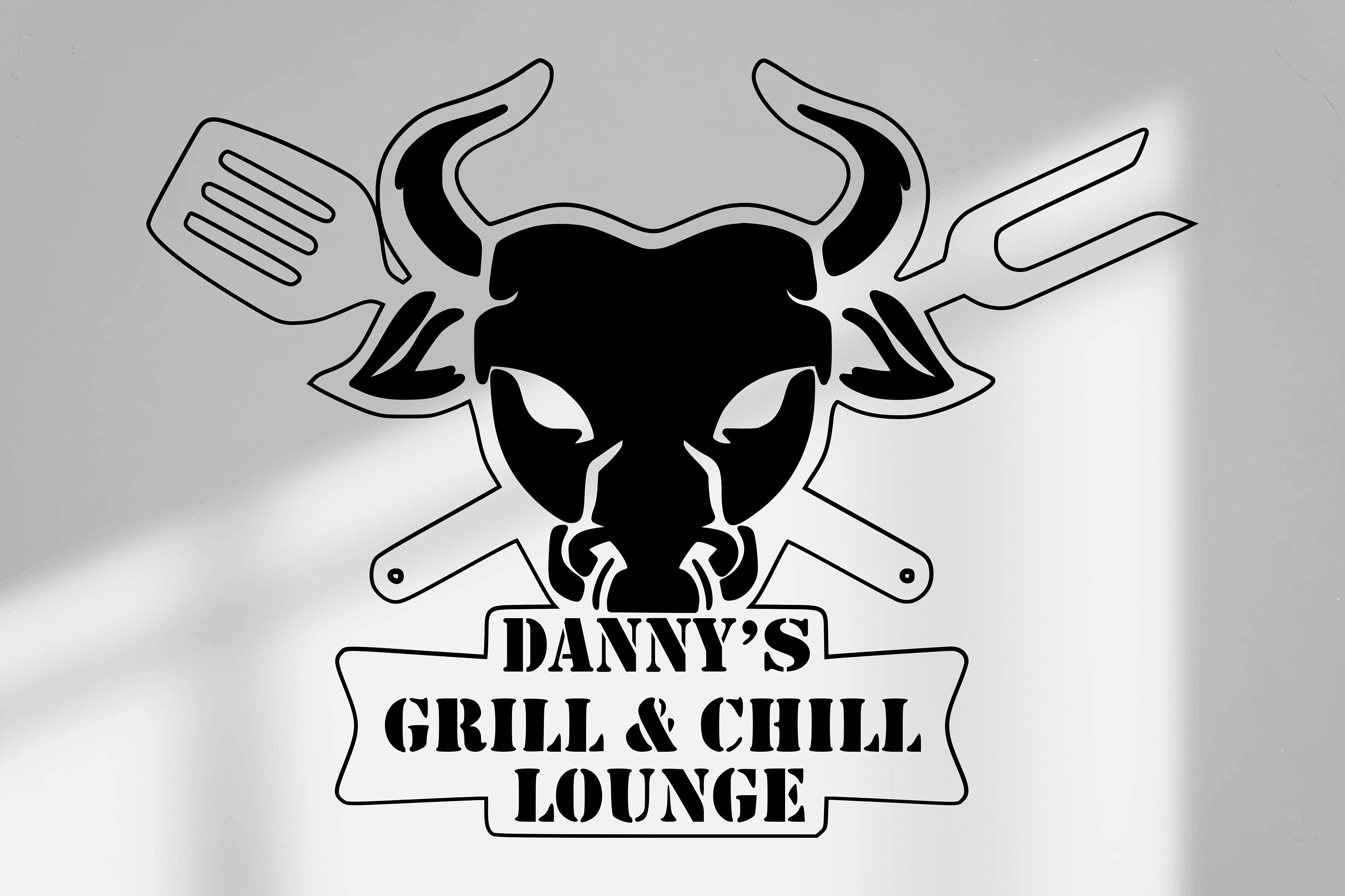 Personalisiertes Schild aus Holz "Grill and Chill Lounge" BBQ Zeichen, BBQ Wandschild