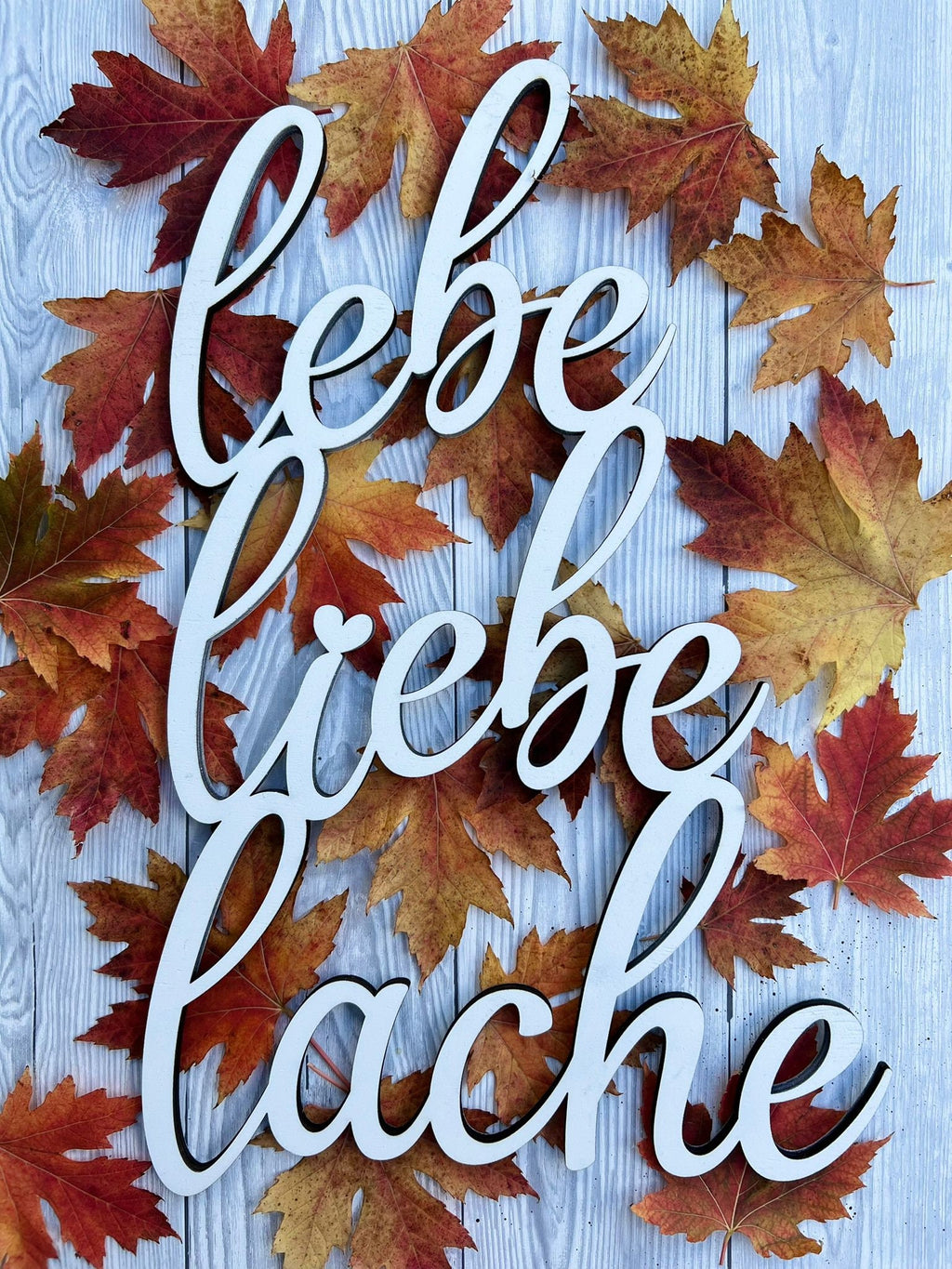 3D Schriftzug "Lebe Liebe Lache" aus Holz und Acrylglas, in verschiedenen Farben