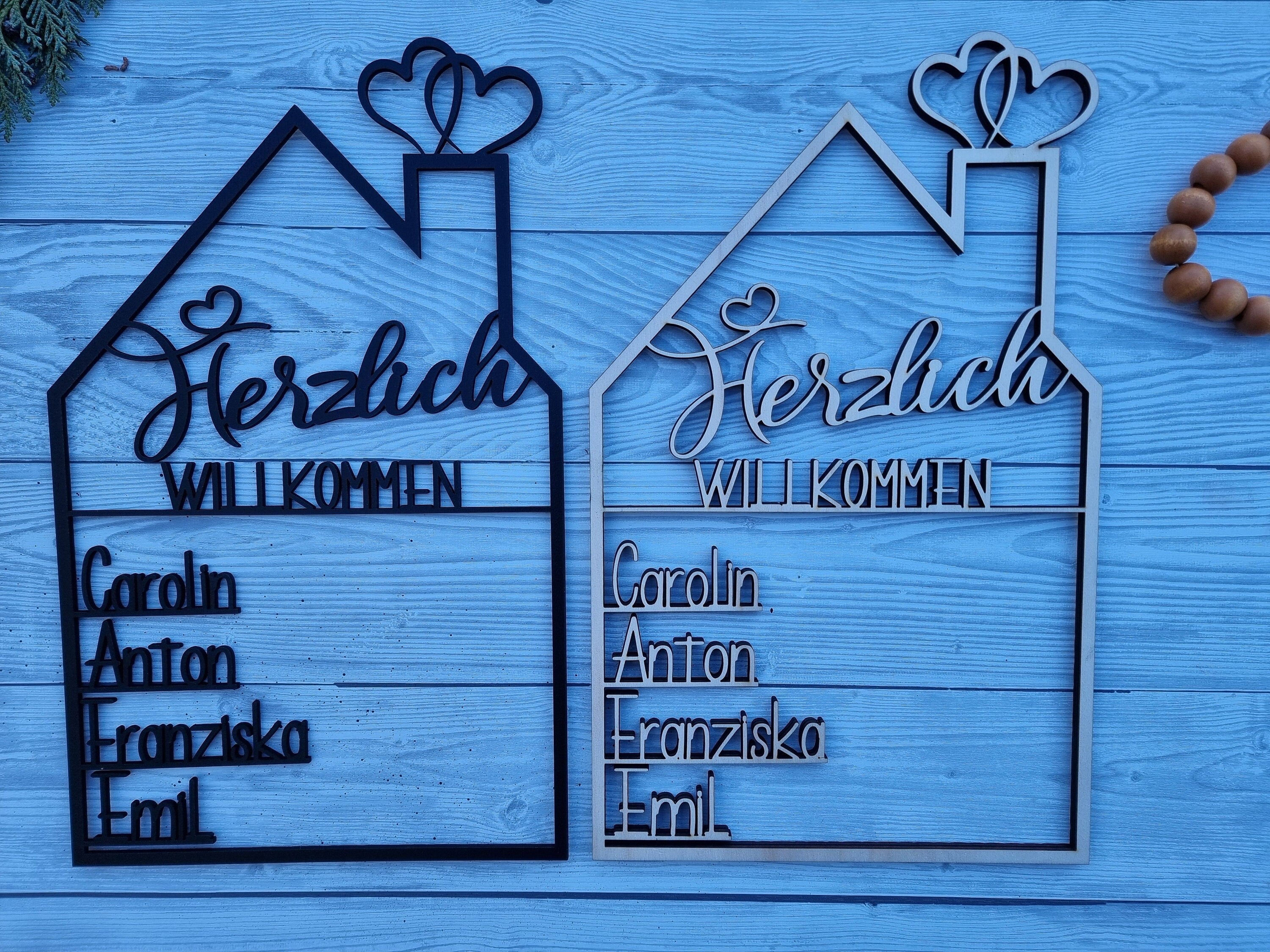 Individuelles Willkommensschild Hausform – Perfekte Deko mit Familiennamen aus Holz oder Acrylglas