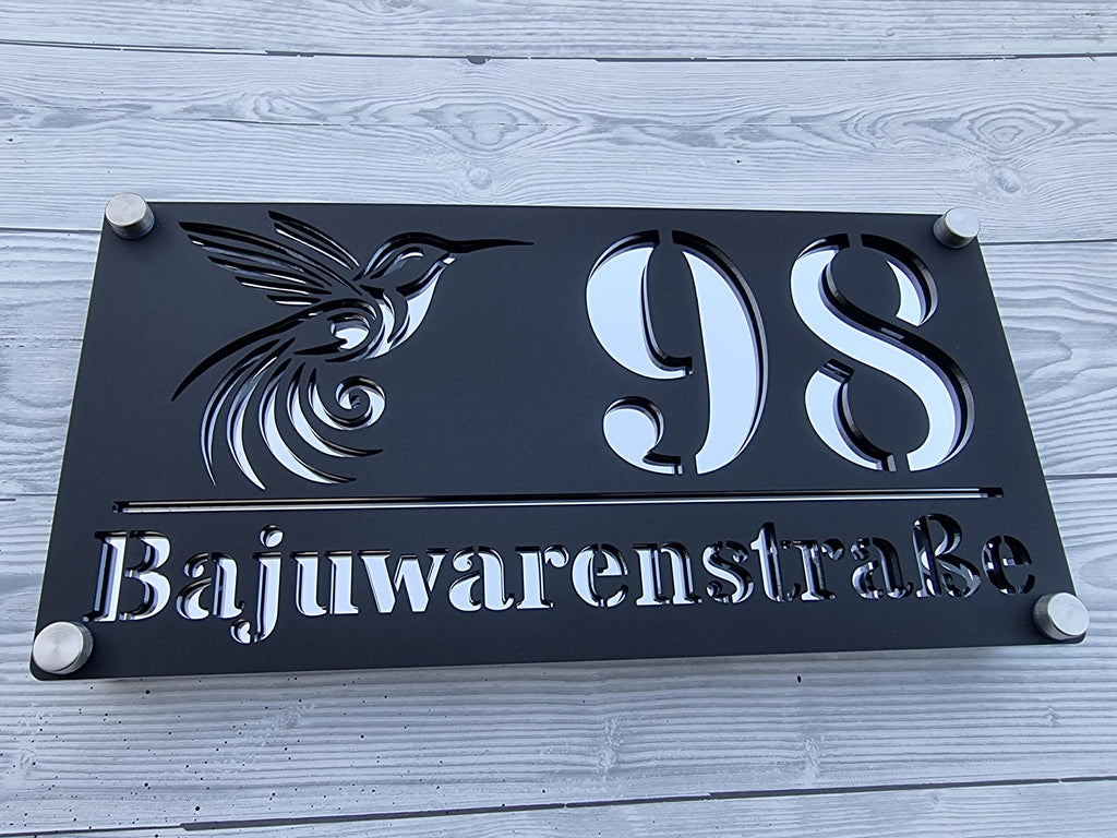 Hochwertige Acrylglas-Hausnummernschild mit edler Optik, Elegantes Matt Schwarz mit Spiegel-Silber, Modernes personalisiertes Hausnummer