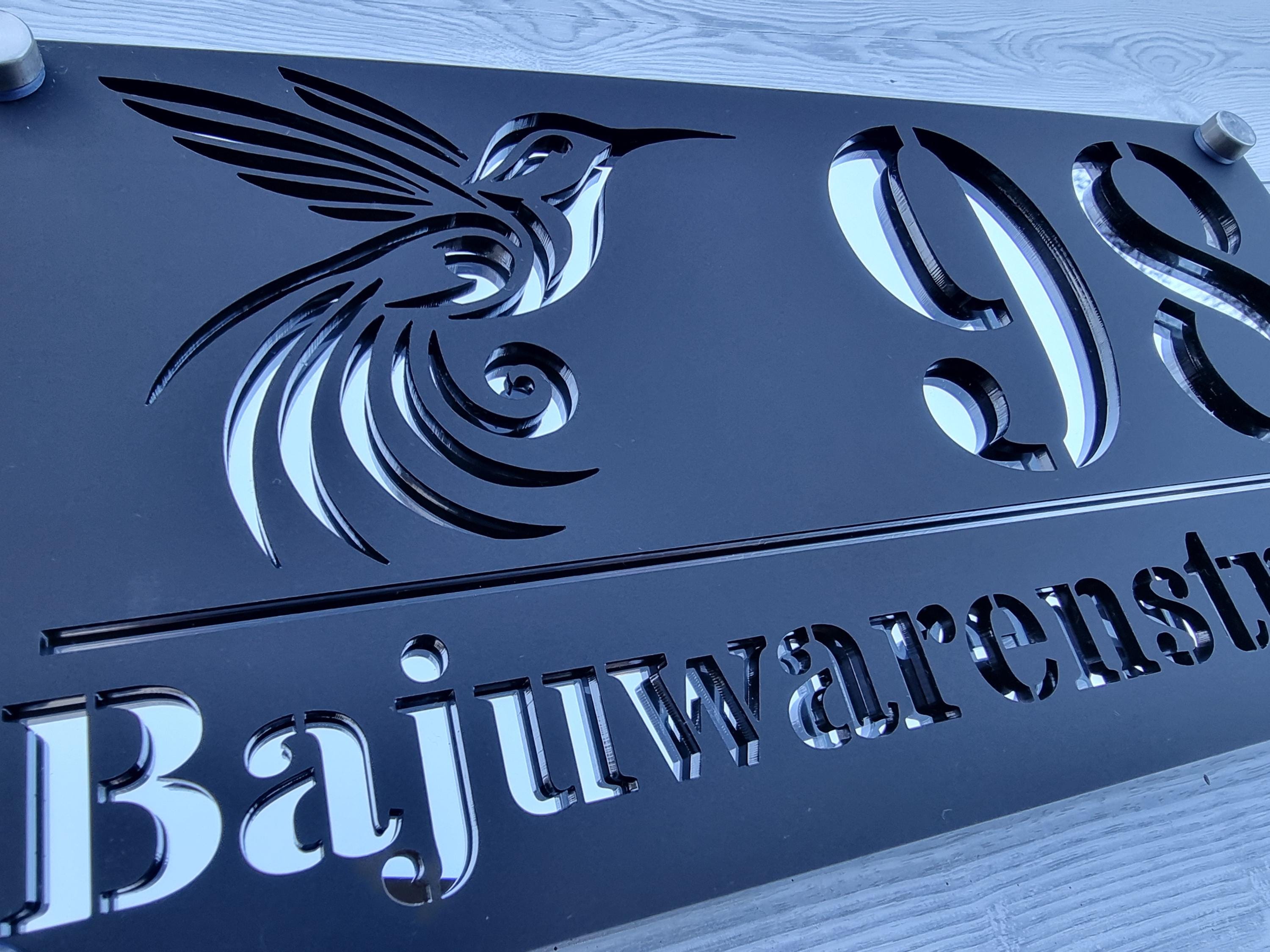 Hochwertige Acrylglas-Hausnummernschild mit edler Optik, Elegantes Matt Schwarz mit Spiegel-Silber, Modernes personalisiertes Hausnummer