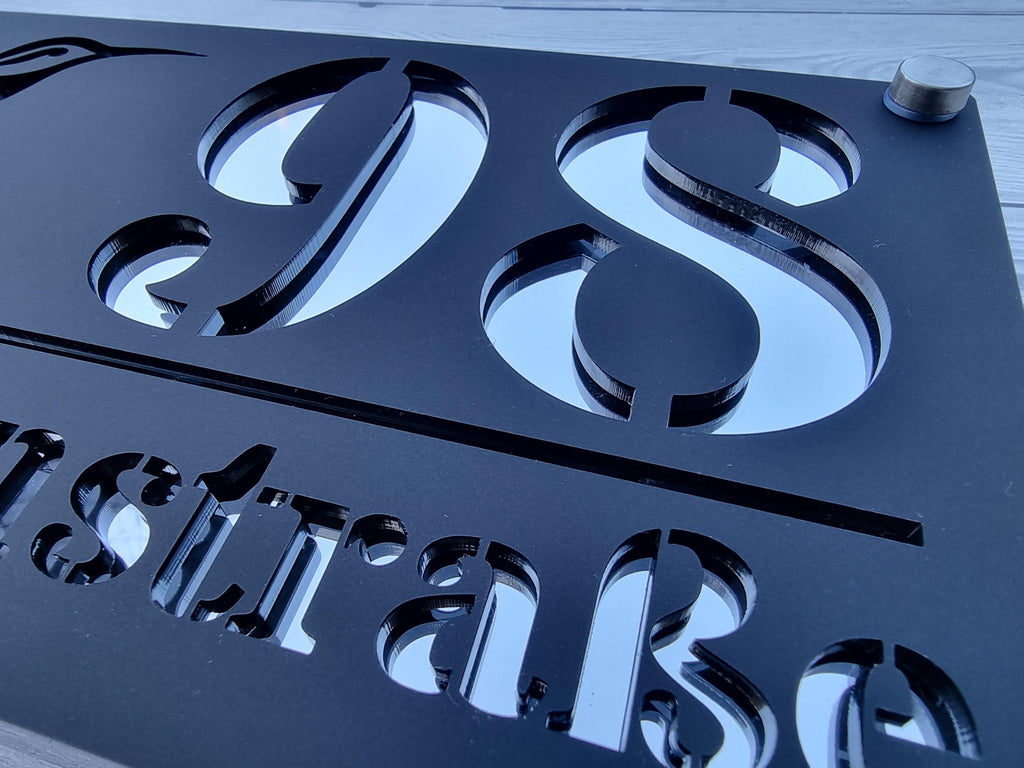 Hochwertige Acrylglas-Hausnummernschild mit edler Optik, Elegantes Matt Schwarz mit Spiegel-Silber, Modernes personalisiertes Hausnummer