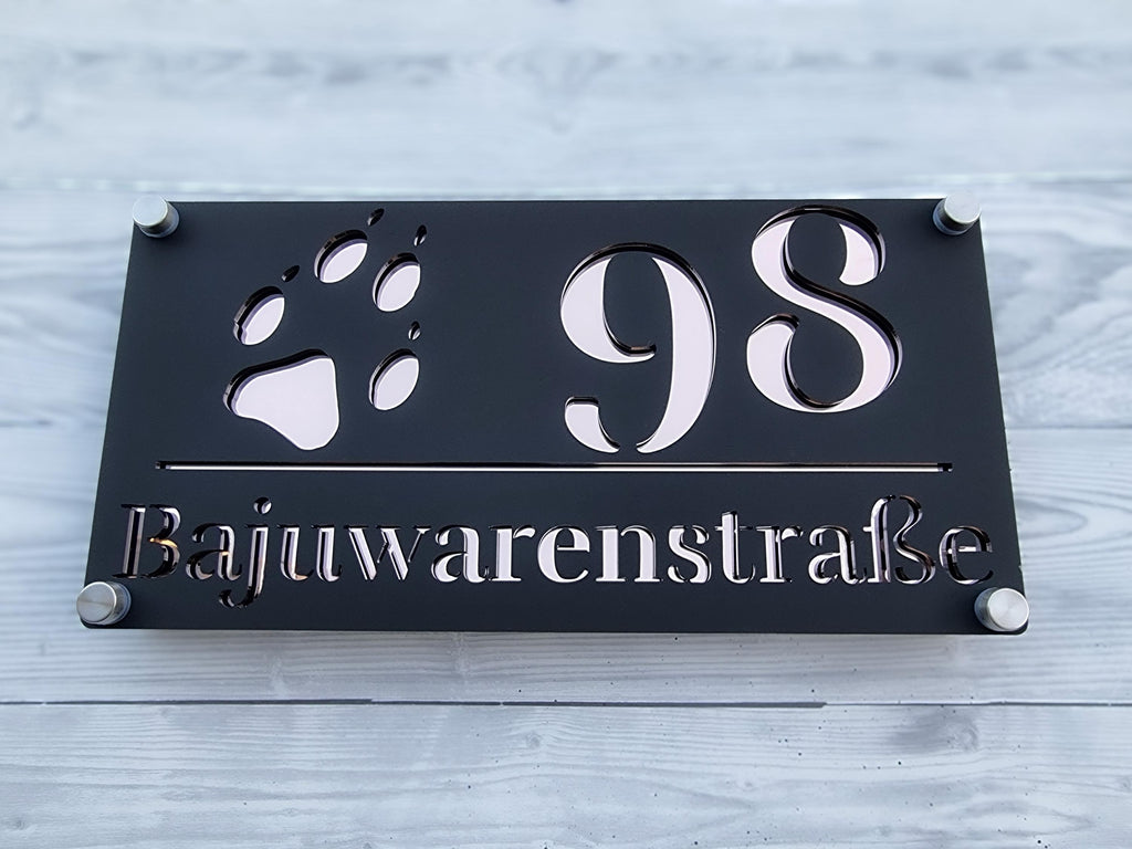 Hochwertige Acrylglas-Hausnummer mit Pfoten-Gravur – Stilvoll, Modern, Wetterfest