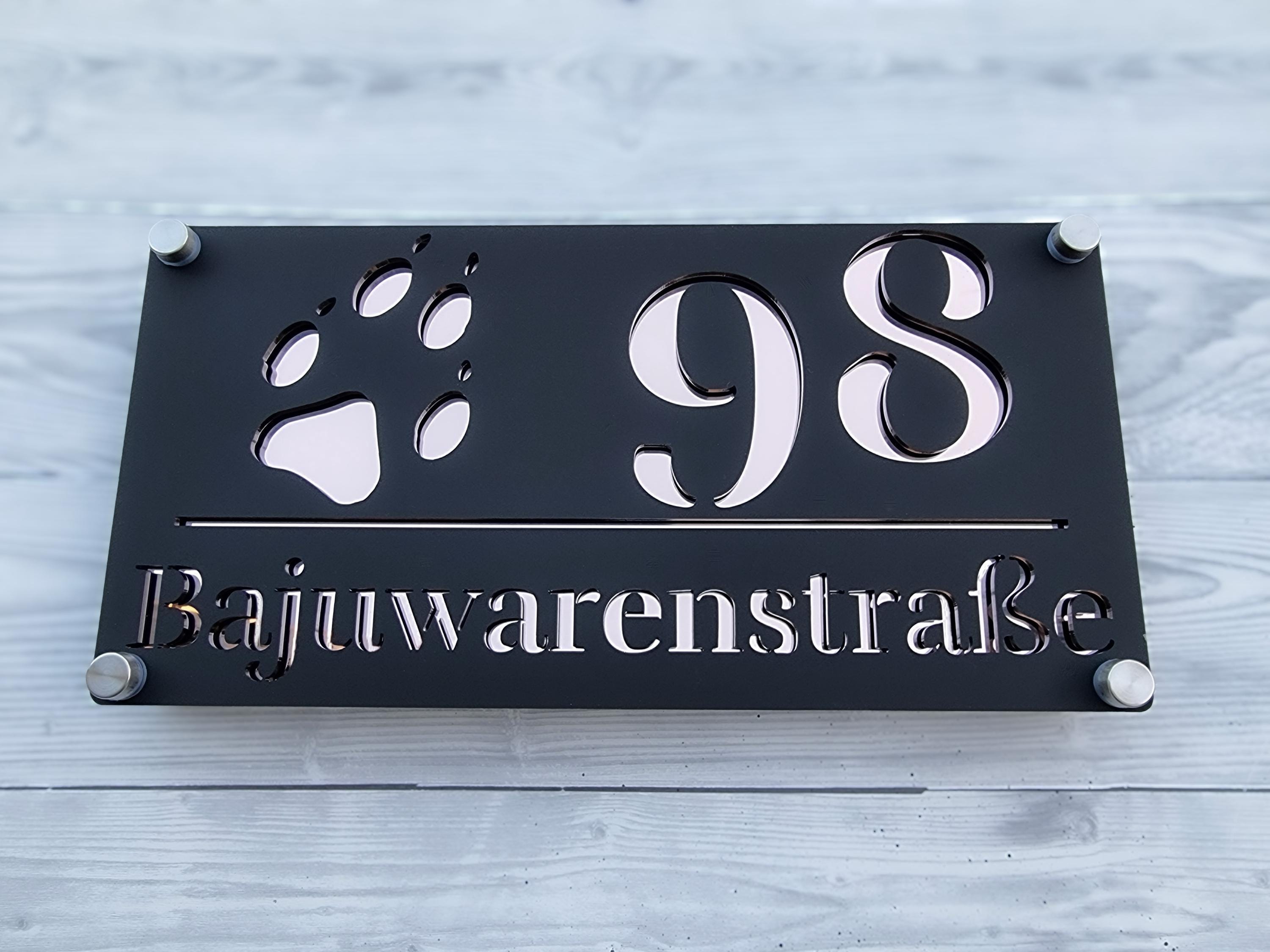 Hochwertige Acrylglas-Hausnummer mit Pfoten-Gravur – Stilvoll, Modern, Wetterfest