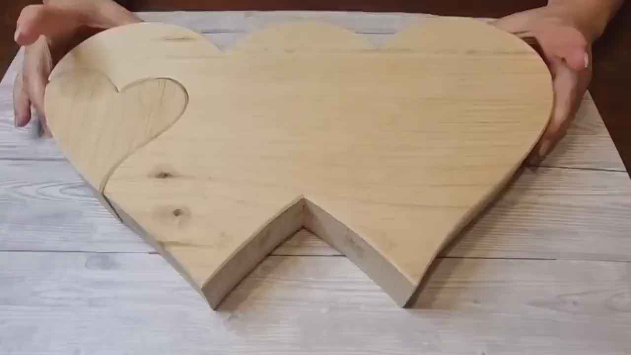 Doppelherz aus Holz mit kleinem zusätzlich integriertem Herzen, Home Decor